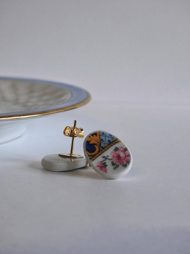 Boucles d'oreilles puces ovales - porcelaine - Limoges Raynaud no.1